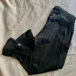 Lululemon crops, reflective & pockets 🍋